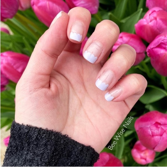 *Exclusive* Color Street: Read My Tulips | Lavender French Tips Manicure Spring - Picture 2 of 8